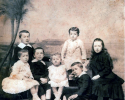 Eugène de Roquefeuil et du Bousquet (milieu du rang du haut) avec ses frères et sœurs vers 1900