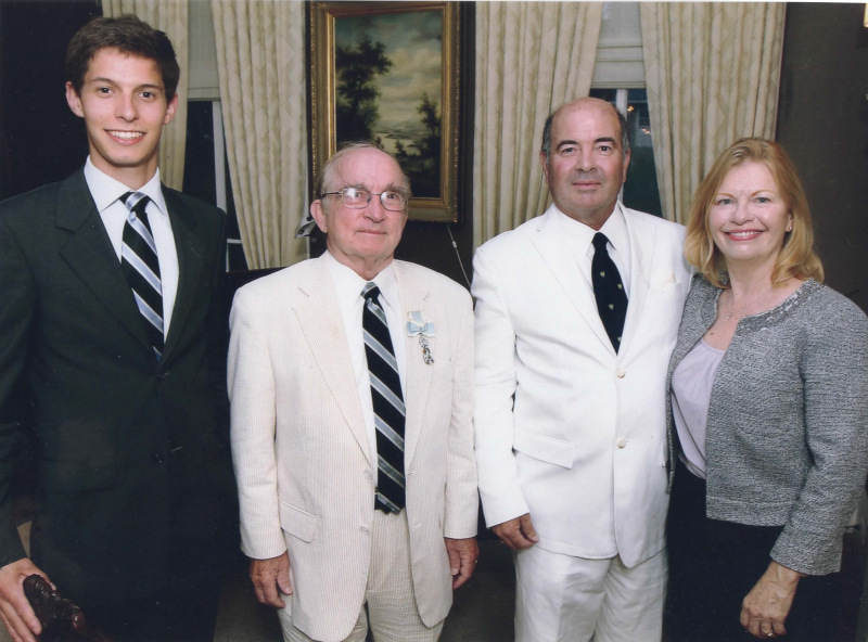 Jean-Melchior de Roquefeuil et du Bousquet avec le Président général de la Société des Cincinnati