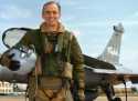 Henry de Roquefeuil pilote devant son Rafale